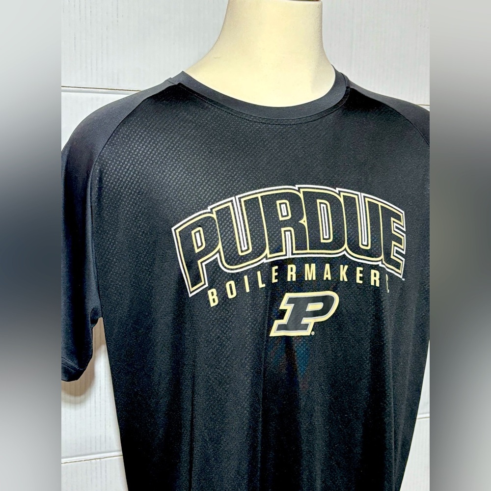 Purdue Boilermakers XL Black T-Shirt 38” length 23” p2p